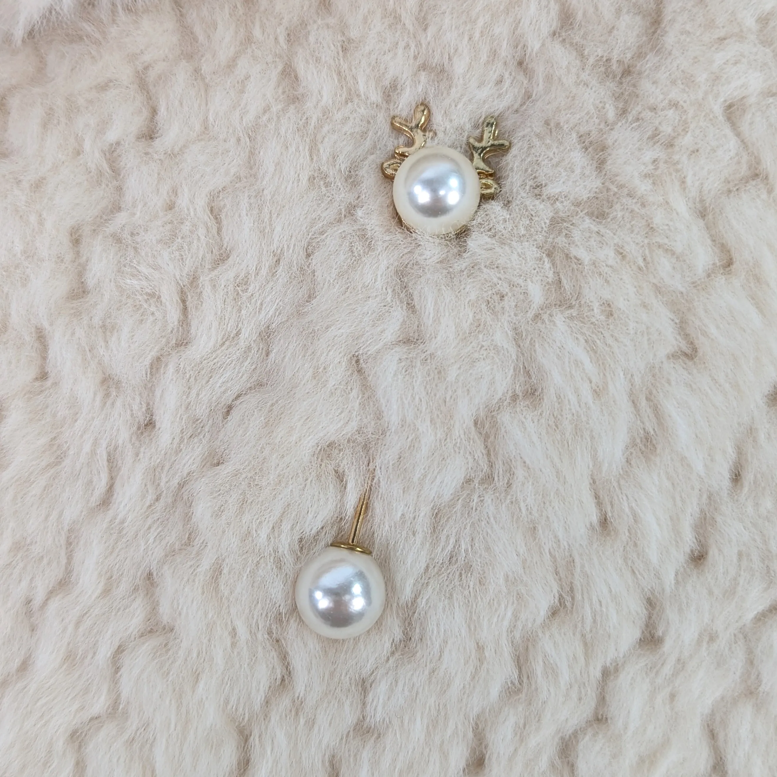 Reindeer Gift Set - Cream Faux Fur Poncho & Reindeer Scarf Pin / Brooch